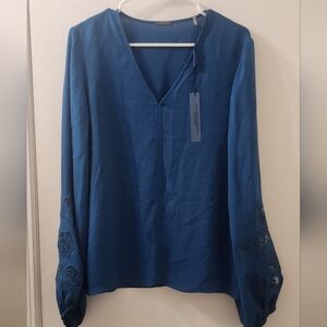 Elie Tahari Elegant Blue Women's Top, Size Medium, Silk.